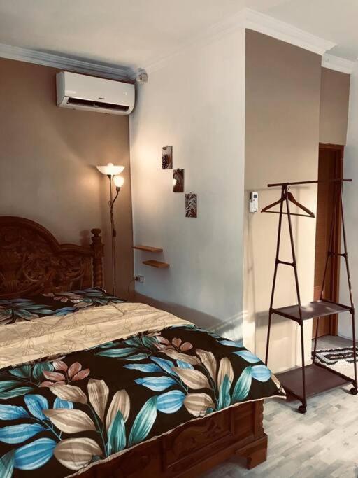 Monstera Jogja, Cozy For Staycation Holiday home *